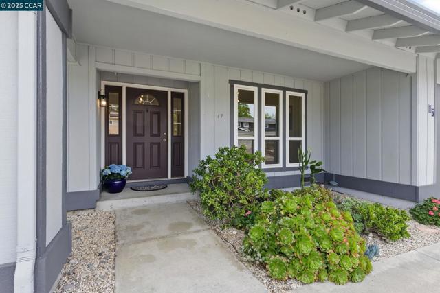 17 Bliss Ct., Pleasant Hill CA: https://media.crmls.org/mediaz/7b8463e3-6ac3-4a3c-8331-9d7d4da57ddf.jpg
