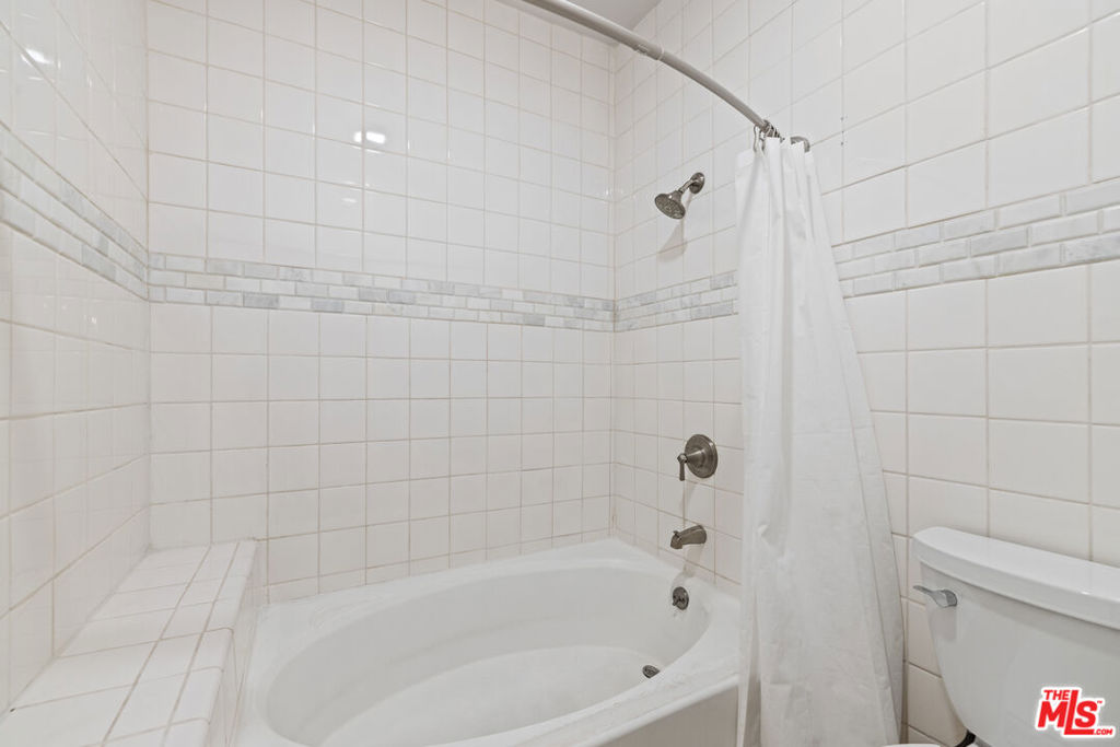 https://media.crmls.org/mediaz/7b8498cf-0130-487c-a51a-5dd70062a109.jpg?preset=X-Large