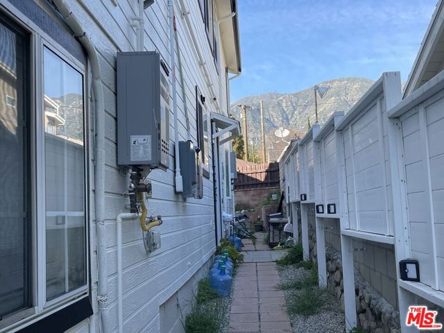 2763 1/2 Fairmount Avenue, La Crescenta CA: https://media.crmls.org/mediaz/7b84a27e-95d4-4111-b911-e779812c3641.jpg