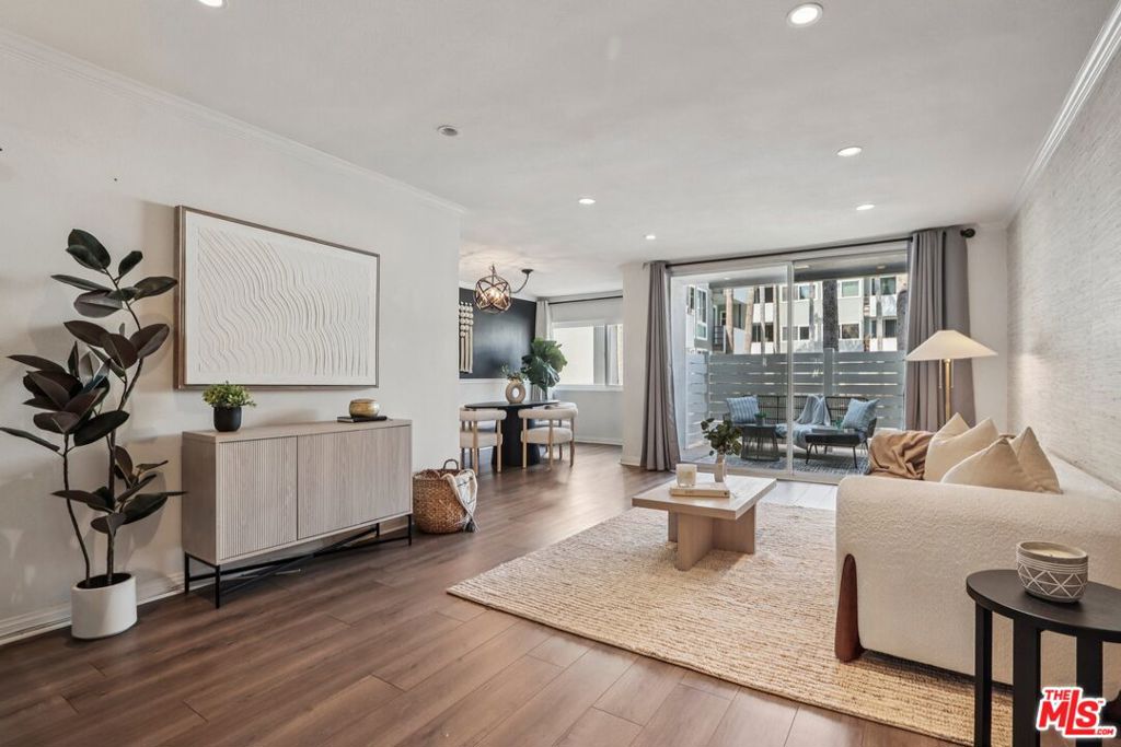 4915 Tyrone Avenue #102