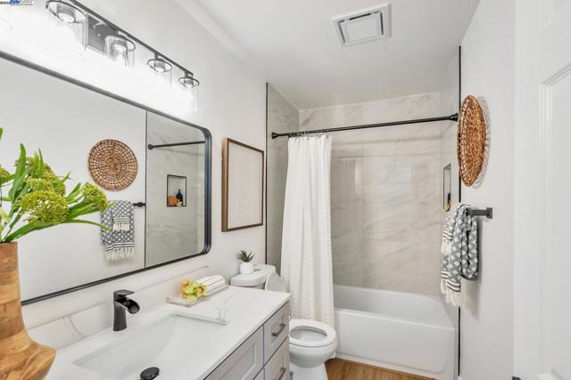 1575 Via Lucas, San Lorenzo CA: https://media.crmls.org/mediaz/7b859934-724c-4a8b-b9f5-fb8e12b50c7d.jpg