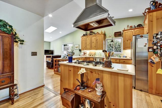 255 Nimitz Avenue, Redwood City CA: https://media.crmls.org/mediaz/7b85bbe9-afc8-488d-a518-5b5dde04dfb7.jpg