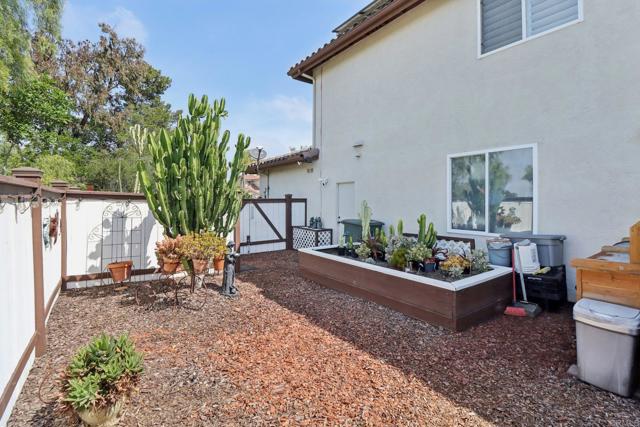 542 Lee Circle, Chula Vista CA: https://media.crmls.org/mediaz/7b863697-bd86-4006-a4a7-0ac483fc5724.jpg