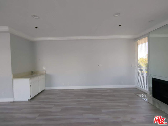 1844 Thayer Avenue, Los Angeles CA: https://media.crmls.org/mediaz/7b86f156-90f5-401a-87e1-9902189164bb.jpg