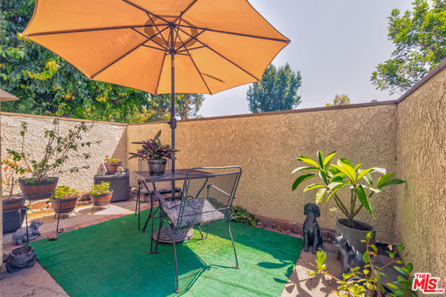8330 Penfield Avenue, 10 photo 3