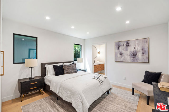 20215 Lorenzana Drive, Woodland Hills CA: https://media.crmls.org/mediaz/7b873858-6f20-4676-9f7f-14b7141e3b8a.jpg