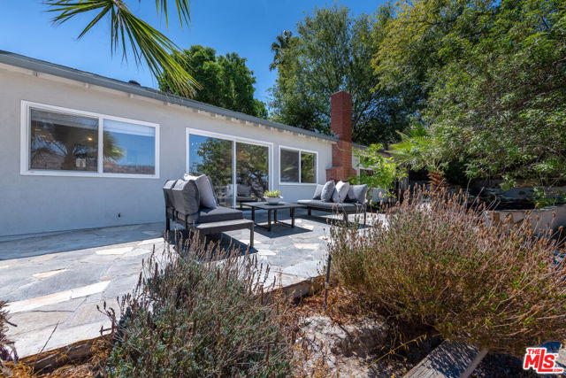 8919 Moorcroft Avenue, West Hills CA: https://media.crmls.org/mediaz/7b874614-fb26-4e81-9ee8-86140ee8fc7d.jpg