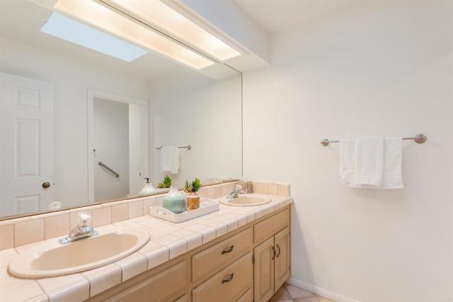 Detail Gallery Image 13 of 59 For 351 Sheila Ln, Fallbrook,  CA 92028 - 3 Beds | 3 Baths