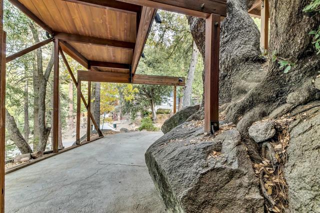 25281 Deer Path, Idyllwild CA: https://media.crmls.org/mediaz/7b8783fa-58ac-4b78-b79e-459353c2483a.jpg