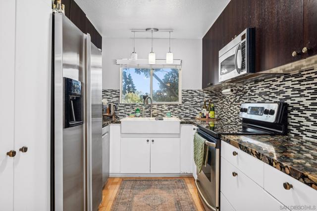2568 Albatross St, San Diego CA: https://media.crmls.org/mediaz/7b87bb31-9e49-4e3b-aac7-0e65843da847.jpg