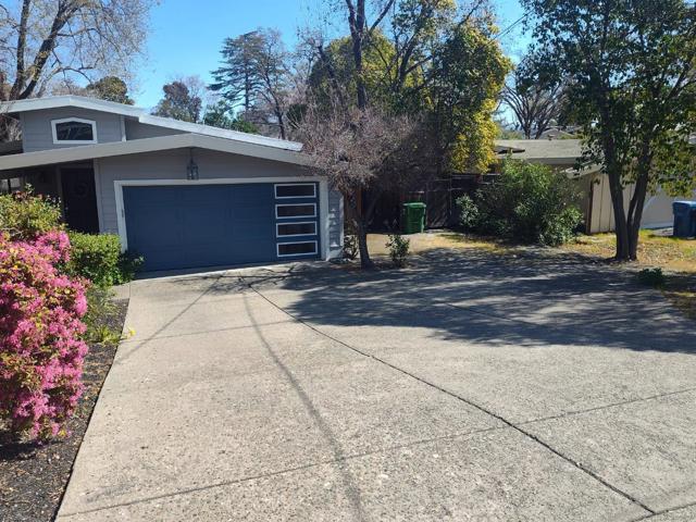 136 Lorie Court, Walnut Creek CA: https://media.crmls.org/mediaz/7b889010-59af-415d-8a15-28cedac408ba.jpg