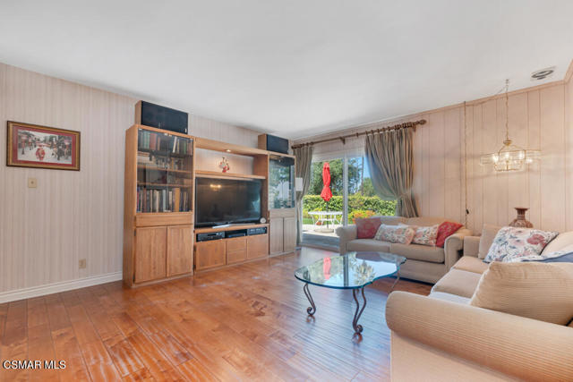 22485 Paul Revere Drive, Calabasas CA: https://media.crmls.org/mediaz/7b88fe79-4834-4ad6-ab35-3af7aaae06dc.jpg