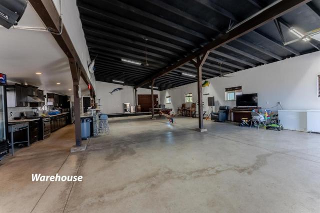 8440 Lovers Lane, Hollister CA: https://media.crmls.org/mediaz/7b89084b-5b2f-4094-90d0-dc1dd55f2c6a.jpg