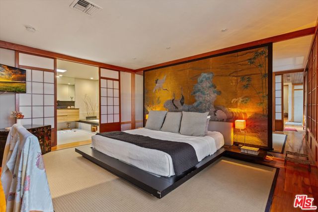 465 N Calle Rolph, Palm Springs CA: https://media.crmls.org/mediaz/7b893347-9767-4fbf-aa7c-3e4c24e5bf25.jpg