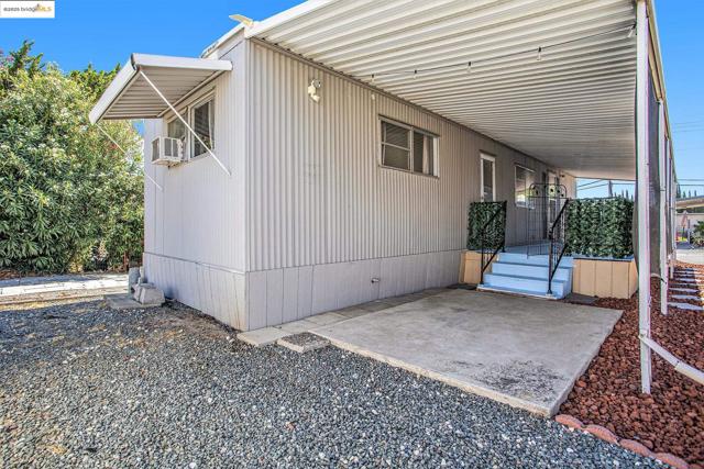 3301 Buchanan RD, Antioch CA: https://media.crmls.org/mediaz/7b89be07-38f0-4019-8bdd-8c2015d348da.jpg