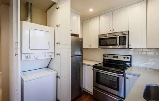 1217 Paloma Avenue, Burlingame CA: https://media.crmls.org/mediaz/7b89eea1-8553-4122-a132-730a15f5f76a.jpg