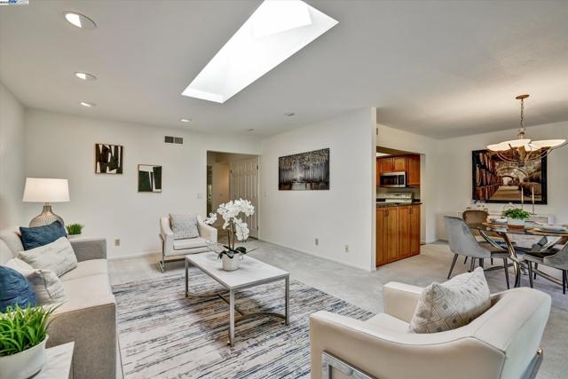 2841 Ptarmigan Dr, Walnut Creek CA: https://media.crmls.org/mediaz/7b8a4f3a-3801-4a83-b895-51b4c81c14ec.jpg