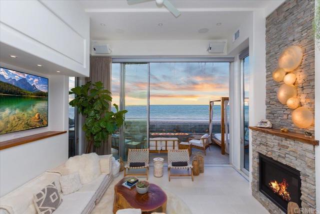 Detail Gallery Image 43 of 57 For 3709 Ocean Front Walk, San Diego,  CA 92109 - 3 Beds | 3/1 Baths