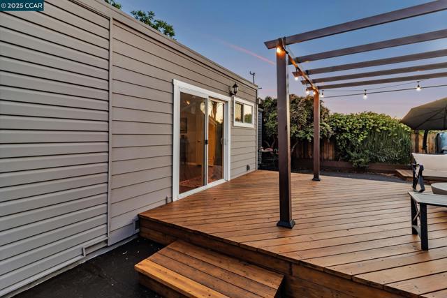5411 Garvin Ave, Richmond CA: https://media.crmls.org/mediaz/7b8b40e5-55b1-4cde-8e54-83435a661cb6.jpg