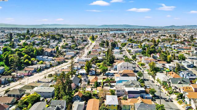 1206 E 23rd St, Oakland CA: https://media.crmls.org/mediaz/7b8b4edf-9eda-4fff-b775-614631365812.jpg