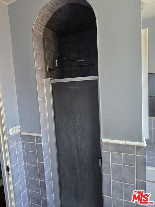 143 S Highland Avenue, Los Angeles CA: https://media.crmls.org/mediaz/7b8b5483-4b1d-41ee-83bd-9b3a33da924f.jpg