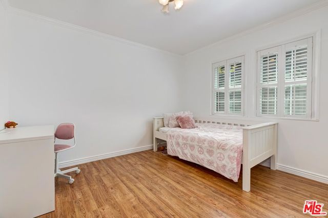 3504 Redwood Avenue, Los Angeles CA: https://media.crmls.org/mediaz/7b8b6ab8-cdac-40f8-9ec3-0ba67e684a8d.jpg