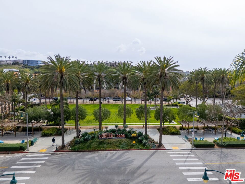 https://media.crmls.org/mediaz/7b8b9e09-7117-4db2-b65a-c445bf0f43c7.jpg?preset=X-Large