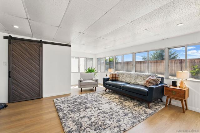 4862 Kesling Ct, San Diego CA: https://media.crmls.org/mediaz/7b8ba98b-d37a-43f9-89c3-312113231fe8.jpg