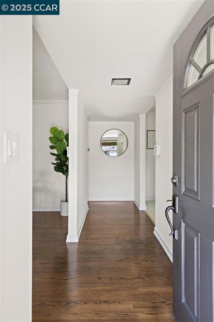 2283 Greenwich Rd, San Pablo CA: https://media.crmls.org/mediaz/7b8c5374-3243-4f44-a533-8d9fc1bfc388.jpg