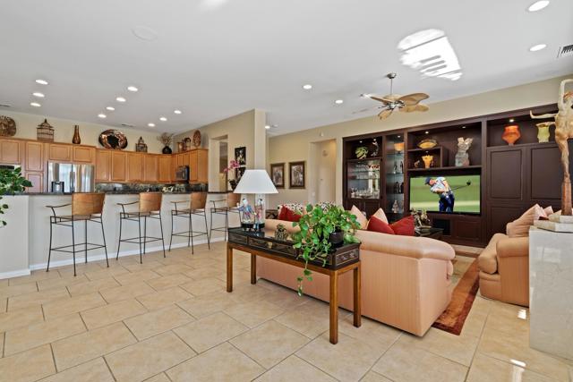 78795 Alliance Way, Palm Desert CA: https://media.crmls.org/mediaz/7b8d2454-4549-44ec-832e-25fc5cca5dc2.jpg