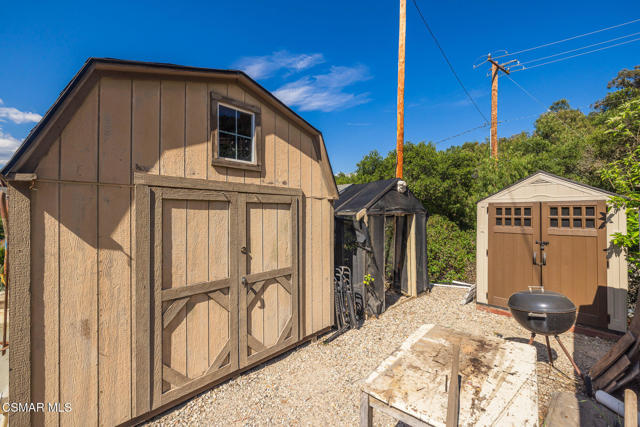 1585 Loma Drive, Ojai CA: https://media.crmls.org/mediaz/7b8d6b20-51dd-426b-95ef-4194d52c3c7e.jpg
