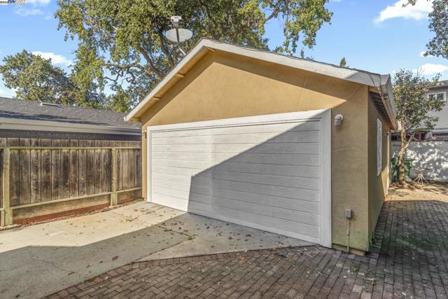 2825 Marlborough Avenue, Redwood City CA: https://media.crmls.org/mediaz/7b8d6cc4-7e05-442b-91c7-346214a1985f.jpg