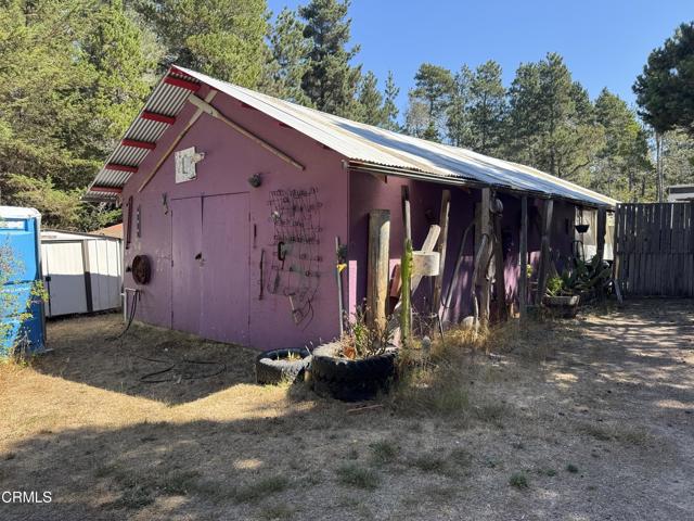 28270 Albion Ridge Road, Albion CA: https://media.crmls.org/mediaz/7b8d736e-d2dd-4b27-9014-4ffd7c1e411e.jpg