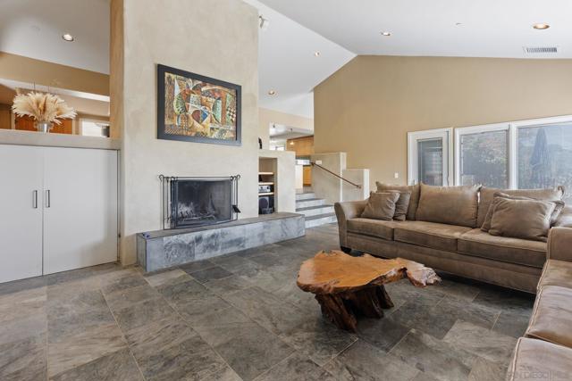 27615 Alps Ln, Escondido CA: https://media.crmls.org/mediaz/7b8d8a83-0b66-43ac-8373-f55abf0087ff.jpg