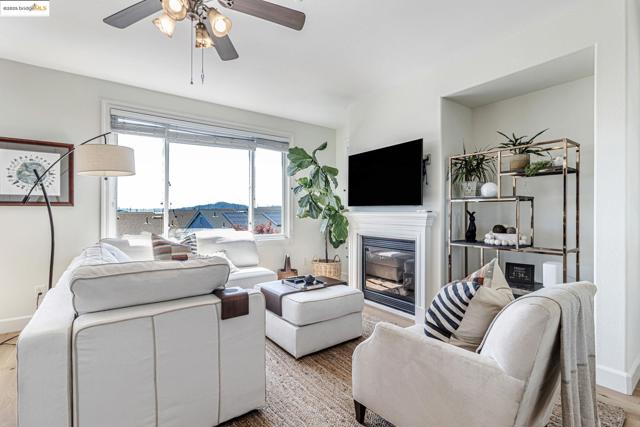 104 Seacliff Court, Richmond CA: https://media.crmls.org/mediaz/7b8d8e8c-924c-41ff-8788-a3b4ac437fa5.jpg