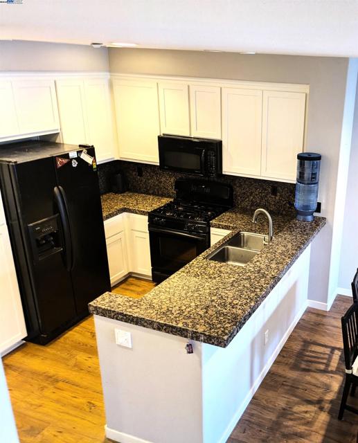 1948 Railroad Ave, Livermore CA: https://media.crmls.org/mediaz/7b8e1902-c579-4048-9bf5-d1a0ab4d2bd9.jpg