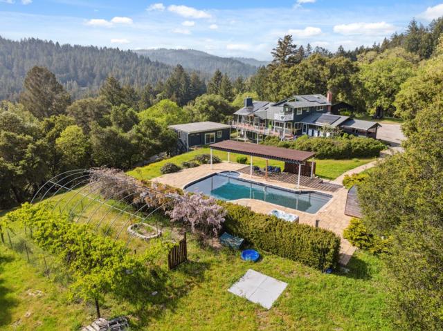 240 Buck Knoll Road, Boulder Creek CA: https://media.crmls.org/mediaz/7b8e4ce3-fd38-4106-83fc-3d73baf0d3fd.jpg