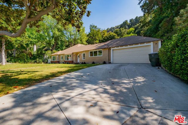 2760 E Glenoaks Boulevard, Glendale CA: https://media.crmls.org/mediaz/7b8eb8b8-3db4-4422-8786-1469bb2cf44e.jpg