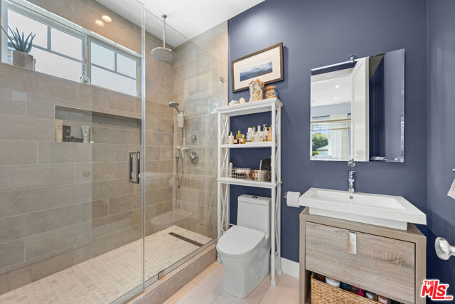 4943 Stern Avenue, Sherman Oaks CA: https://media.crmls.org/mediaz/7b8f313e-18d4-48c5-b252-ad4699c96a01.jpg