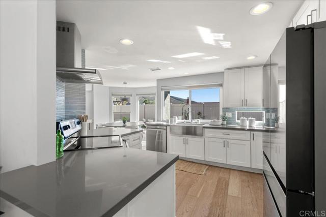 Detail Gallery Image 11 of 38 For 7310 Esfera St, Carlsbad,  CA 92009 - 4 Beds | 3 Baths