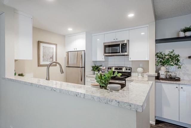 1689 Via Laguna, San Mateo CA: https://media.crmls.org/mediaz/7b8fee29-32f6-432d-8eb2-b6cc4a9f4c51.jpg