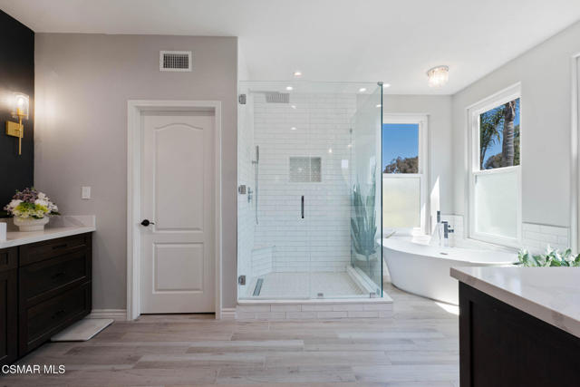 4126 Sterlingview Drive, Moorpark CA: https://media.crmls.org/mediaz/7b90a996-22b8-4b3e-bf2d-a983c53c709d.jpg
