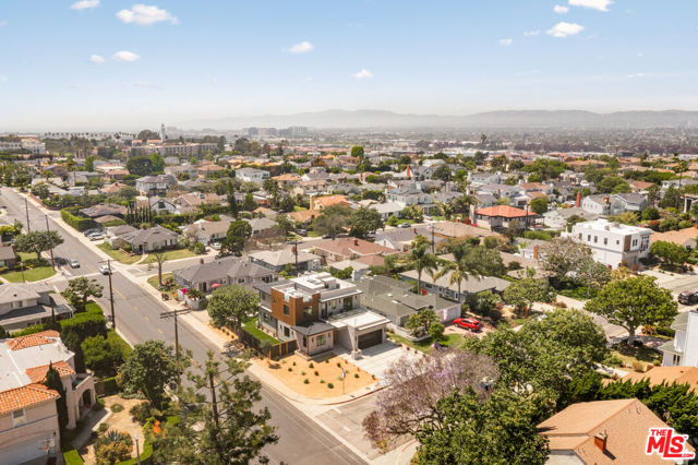 7543 Denrock Avenue, Los Angeles CA: https://media.crmls.org/mediaz/7b9180e6-6e8c-4dfb-aadb-cfce6721de94.jpg
