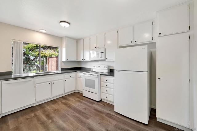 1480 Bridgeview Dr, San Diego CA: https://media.crmls.org/mediaz/7b9183ab-f081-42f8-b0e3-ece9ba448ed4.jpg
