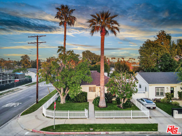 4476 Calhoun Avenue, Sherman Oaks CA: https://media.crmls.org/mediaz/7b919f9a-75a5-483c-87ba-71b68c32cdc1.jpg