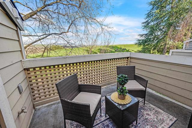 254 Eastridge Dr, San Ramon CA: https://media.crmls.org/mediaz/7b920599-881e-4024-88e3-10ef66f864ac.jpg