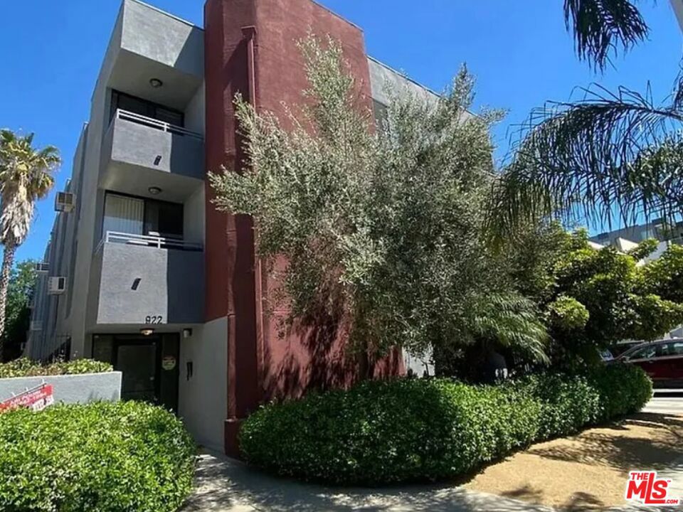 922 N Hudson Avenue #10
