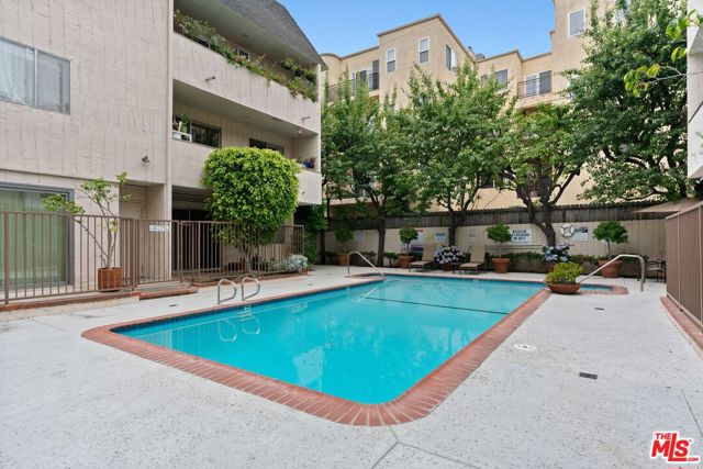 1831 Prosser Avenue, Los Angeles CA: https://media.crmls.org/mediaz/7b92d92d-a91b-4627-aa42-0a416bfe7030.jpg