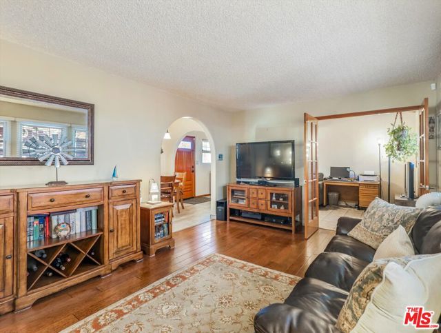 3645 Beethoven Street, Los Angeles CA: https://media.crmls.org/mediaz/7b93f816-ee7d-4b35-b038-d8068b29812c.jpg