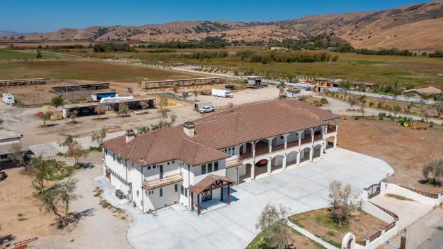 8440 Lovers Lane, Hollister CA: https://media.crmls.org/mediaz/7b9419c3-edcb-4084-9c04-ff9a472cb8dc.jpg